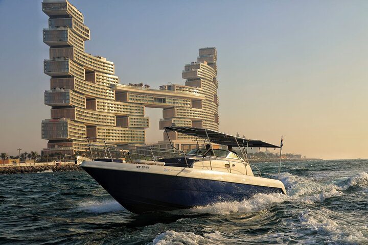 Private Boat Tour in Dubai (2Hours and 30Minutes)