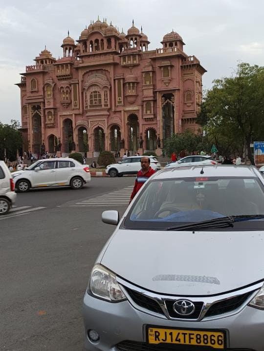 Private Transfer From Jaipur to Udaipur One Way Sedan/SUV