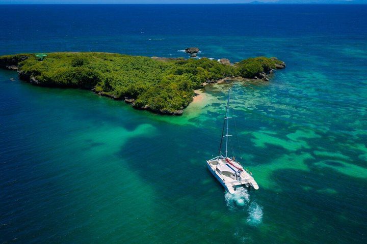 Samaná Snorkel Tour and Sailing Cayo La Farola Reef Day